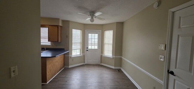 Building Photo - 2902 Meadowhill Dr