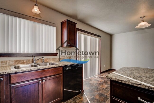 Building Photo - Spacious 4 bed 2.5 bath Home in Post Falls!