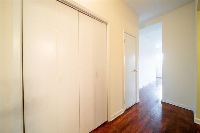 Building Photo - 227 Christopher Columbus Dr