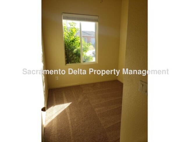 Building Photo - 46-46 Butterwick Ct