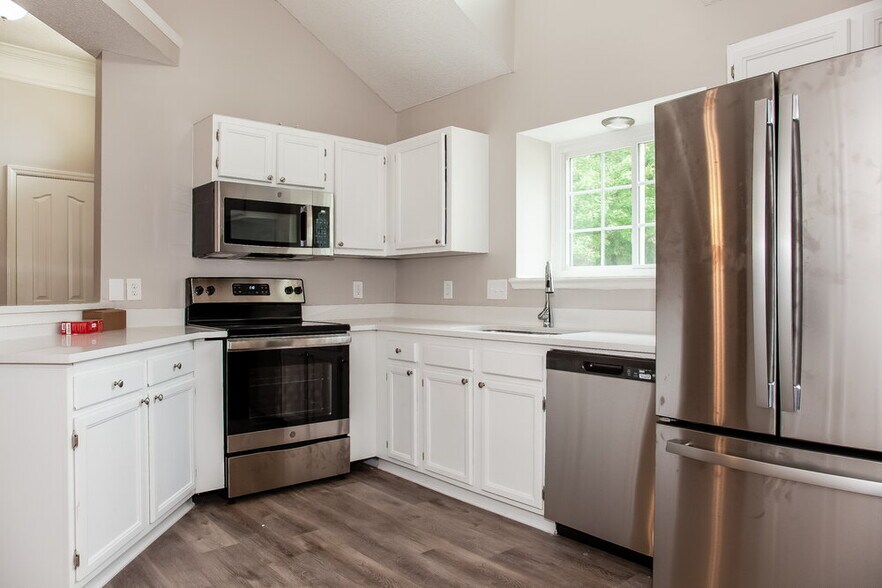Building Photo - 10501 Southern Oak Ct