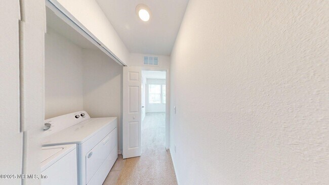 Building Photo - 8367 Zenith Cir