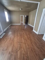 Building Photo - 1558 N Main St