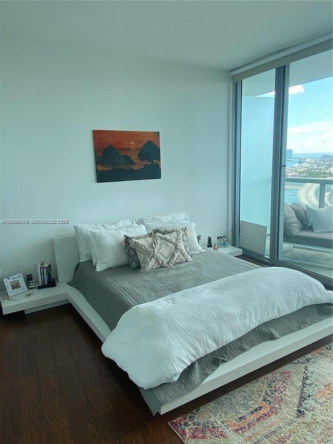 Building Photo - 888 Biscayne Blvd