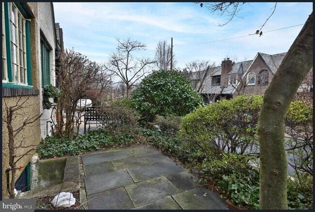 Building Photo - 3410 W Penn St