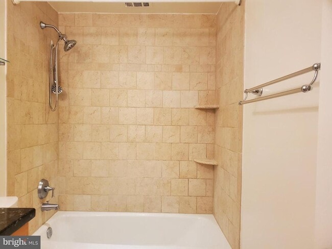 Building Photo - 11627 Vantage Hill Rd