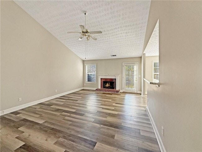 Building Photo - 3028 Express Ln NE