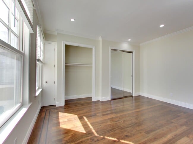 Building Photo - 1121 Green St