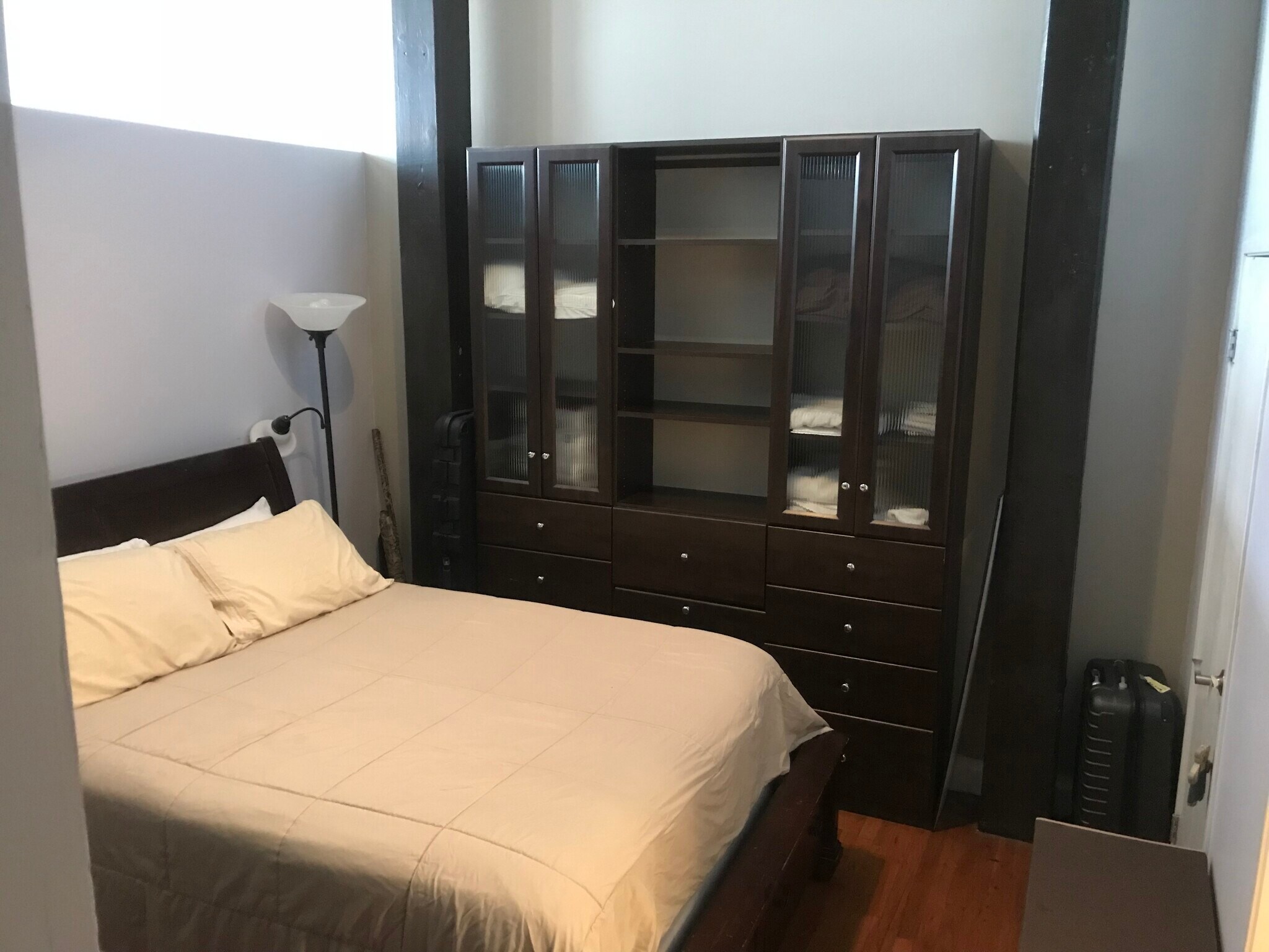 Bedroom with High Celings - 920 Poeyfarre St