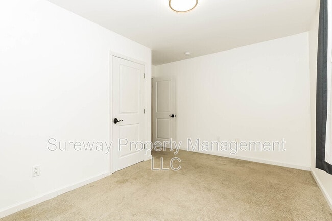 Building Photo - 256 Coolidge Ave