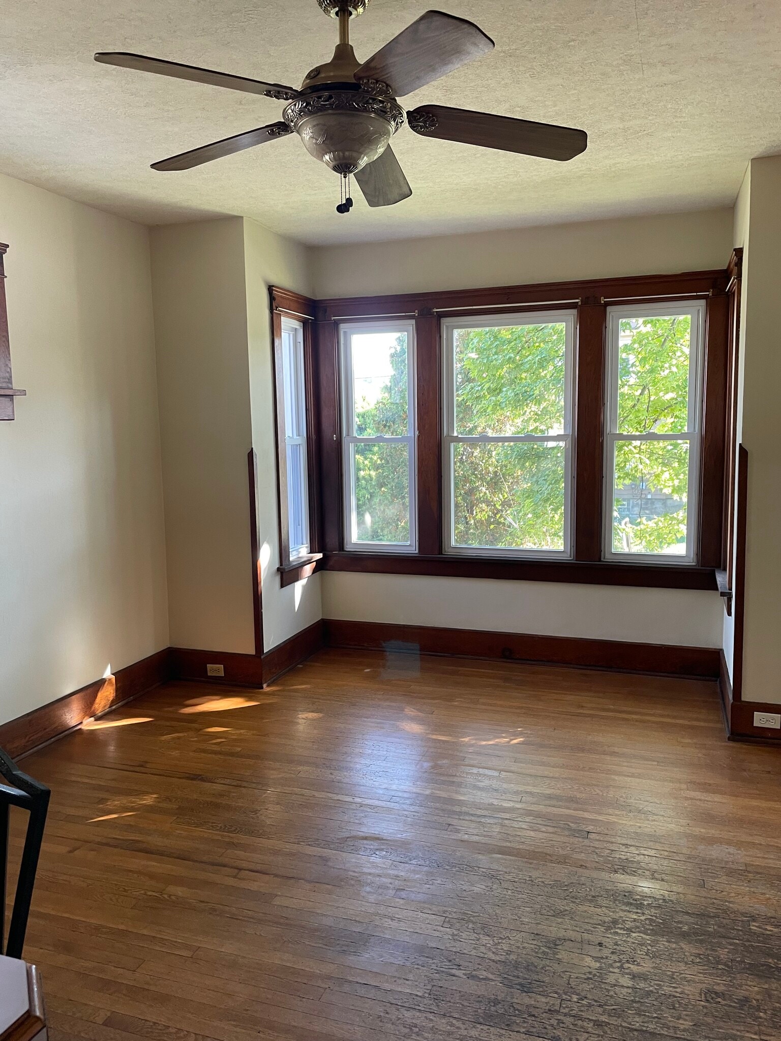 Building Photo - 206 Wales Rd NE