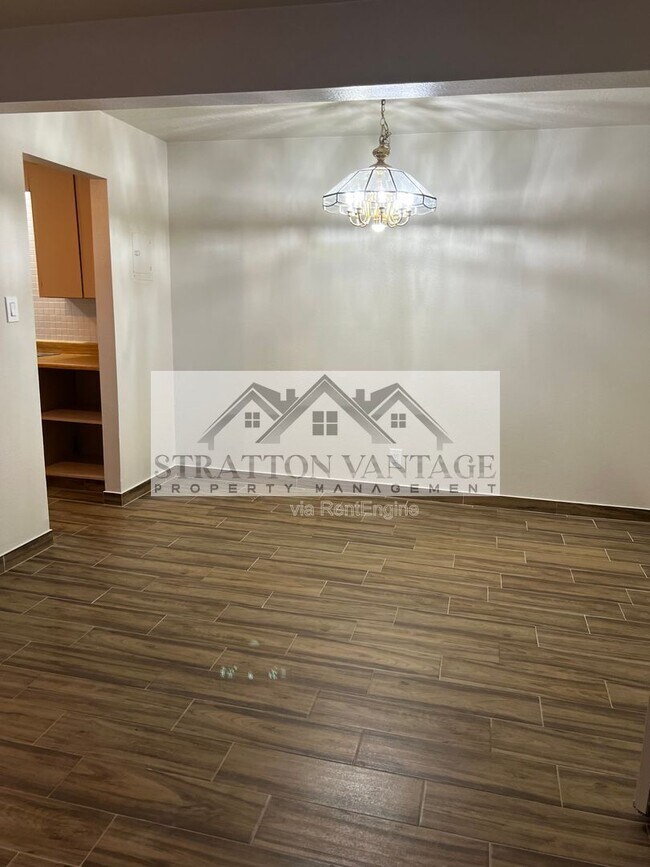 Building Photo - 424 W Brown Rd