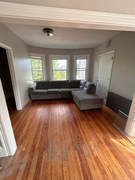 Building Photo - 104 Laurens St