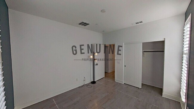 Building Photo - Beautifully Furnished 3Bd 3.5Ba Condo in Costa Mesa