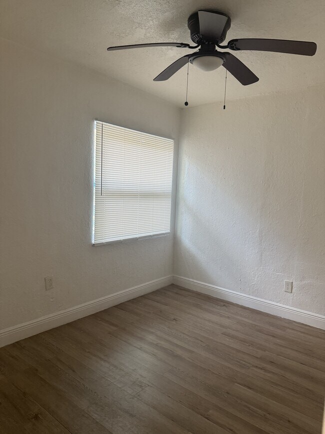 Building Photo - 1154 W 22nd St