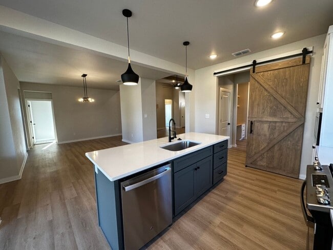 Building Photo - Stunning 3 bedroom Wolfforth - Pre lease f...