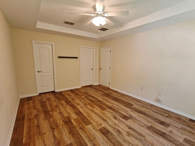 Building Photo - Charming & Modern 3-Bedroom Home with Brig...