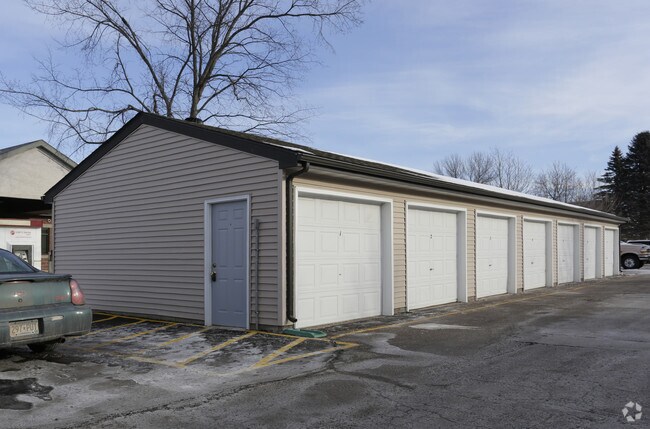 Building Photo - Rush Riverview Apartments
