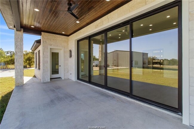 Building Photo - 4558 Hicks Ln
