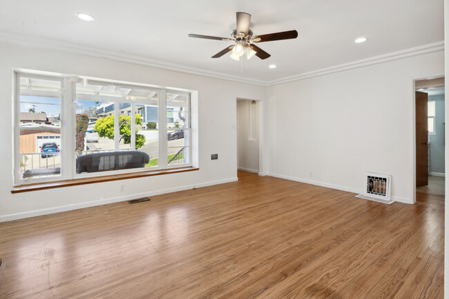 Building Photo - 526 Avenue A