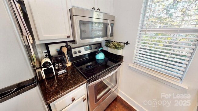 Building Photo - 2058 Atherton Heights Ln