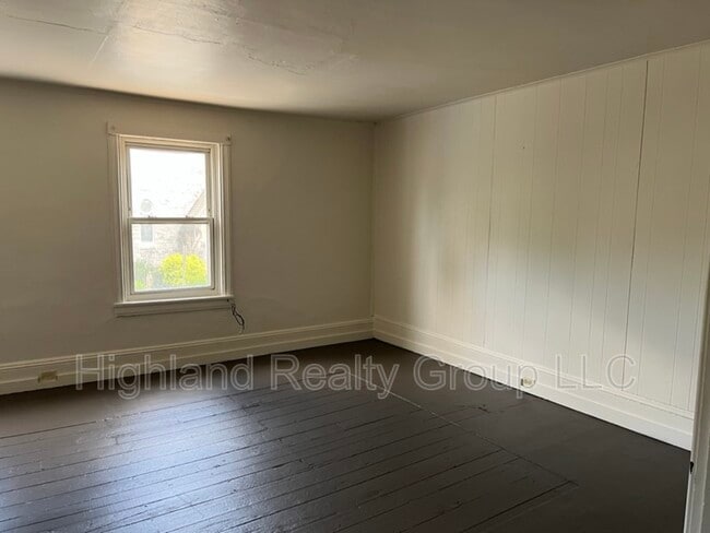 Building Photo - 357 Locust St