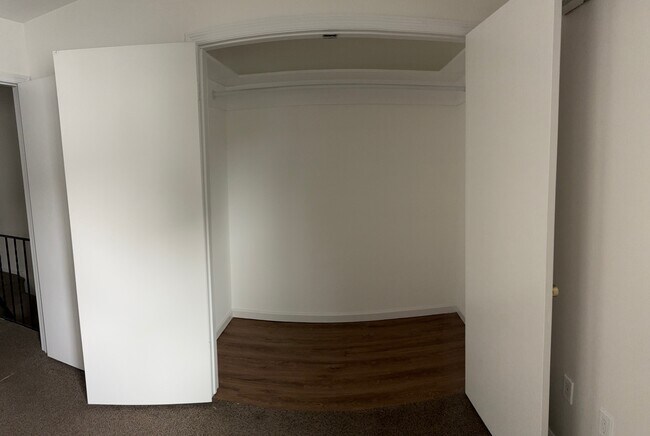 Building Photo - 118 W Cedar St