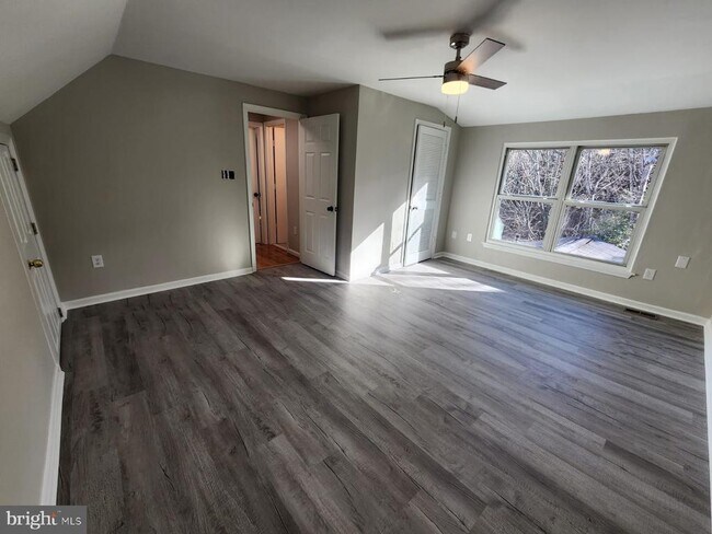 Building Photo - 5625 Reardon Ln