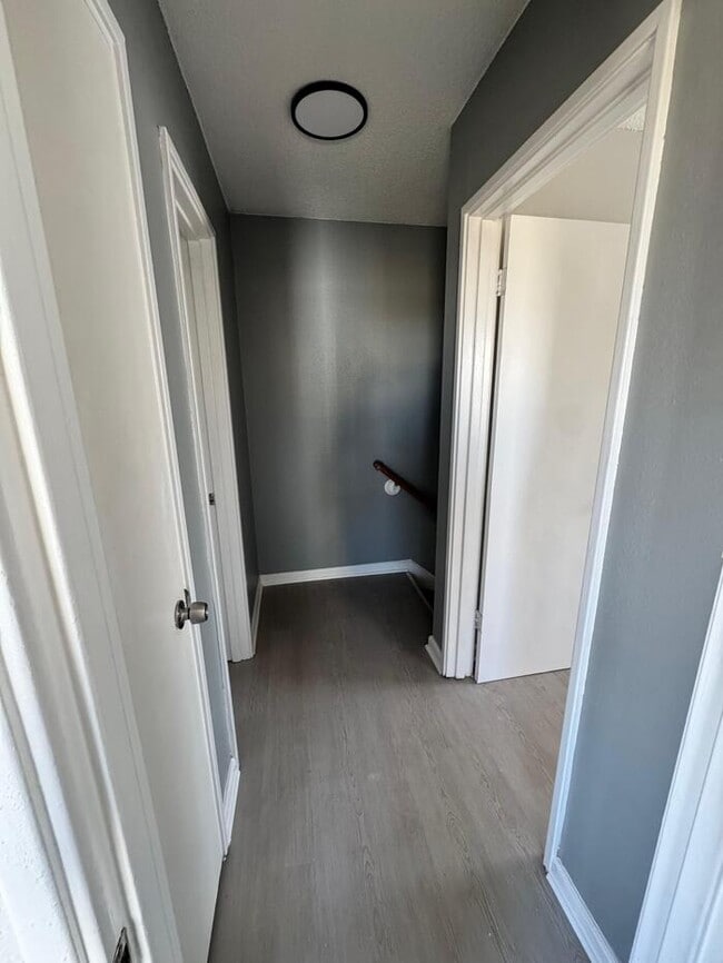 Building Photo - Section 8 Welcome 2 bed 1 bath duplex