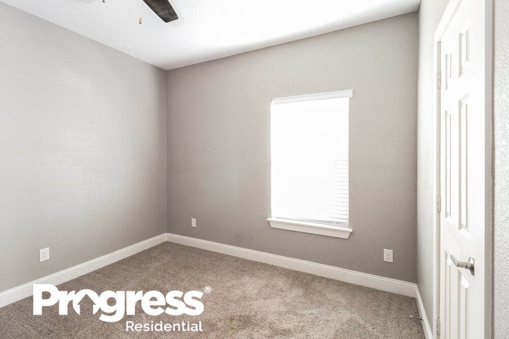 Building Photo - 1219 Saturn Dr