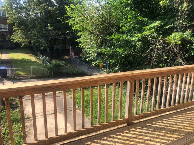 Building Photo - 3 BDRM 1.5 BTH in Baltimore City Sinclair Ln