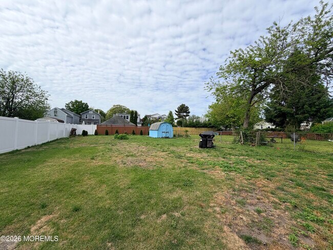Building Photo - 1406 7th Ave