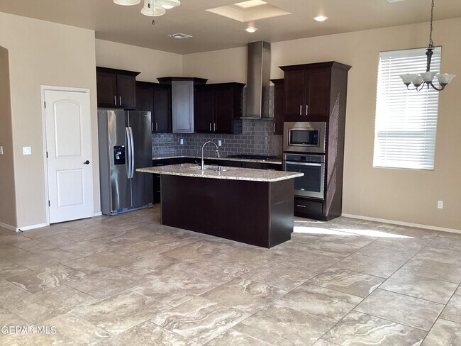 Building Photo - 5511 Grove Dr