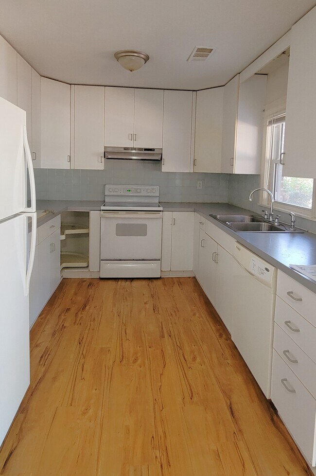 Building Photo - 1702 Wandering Way