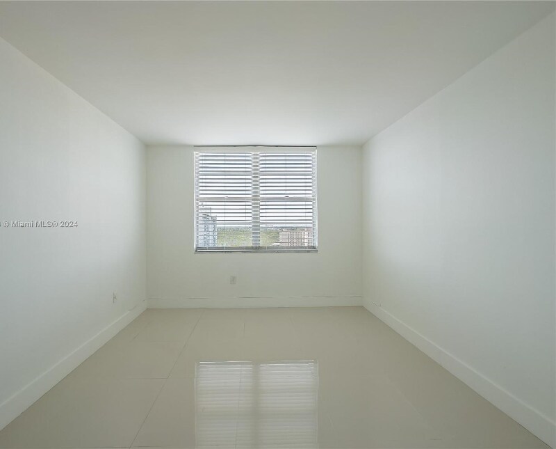 Building Photo - 2851 NE 183rd St