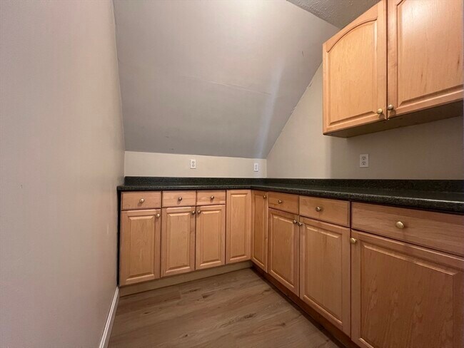 Building Photo - 22 Park Rd