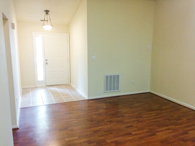 Building Photo - Charming 3-Bedroom Ranch on a Cul-de-Sac! "ASK ABOUT OUR ZERO DEPOSIT"