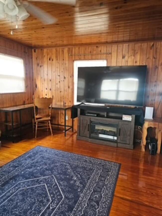 Building Photo - Two bedroom / Two Bath lake view home on L...