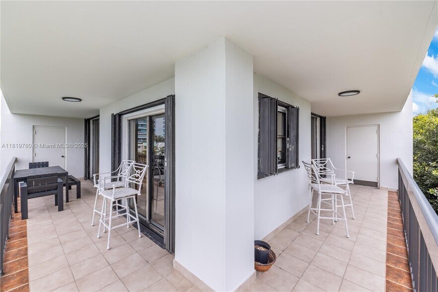 Building Photo - 2333 Brickell Ave