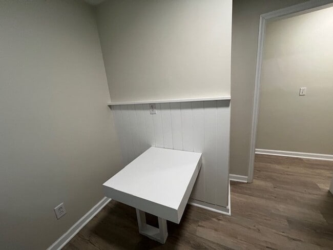 Building Photo - Charming, Fully Renovated 2-Bedroom in West Columbia