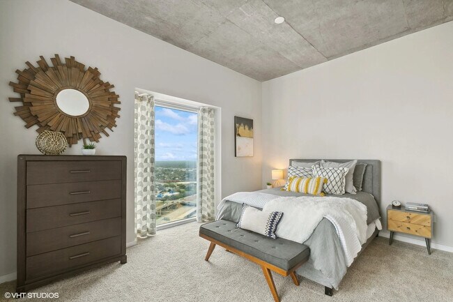 Building Photo - Luxury Meets Location – Prime 1 Bed Near H...