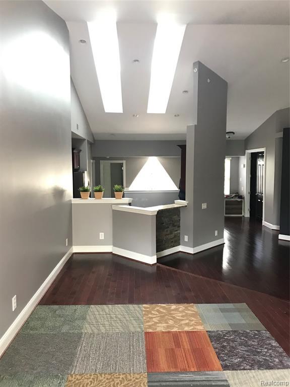 Building Photo - 41475 Copper Creek Dr