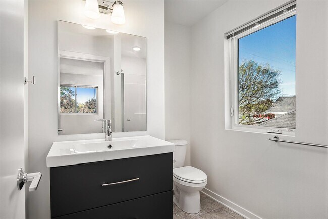 Building Photo - 153 Seward Ave NW