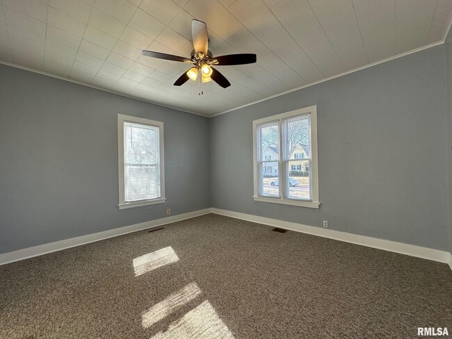 Building Photo - 146 N State St