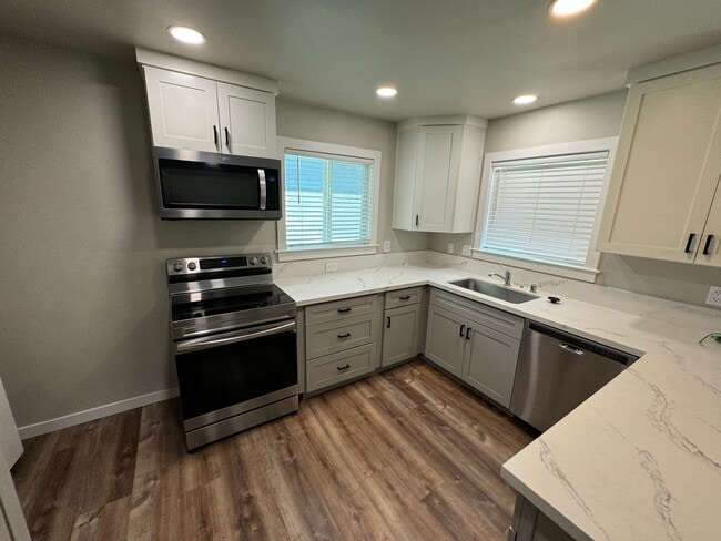 Building Photo - NICE 2 BED 1 BATH IN GREAT LOCATION IN AUBUN!