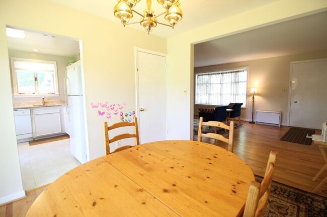 Building Photo - Charming 3 Bed 2.5 Bath Brick Home With Sp...