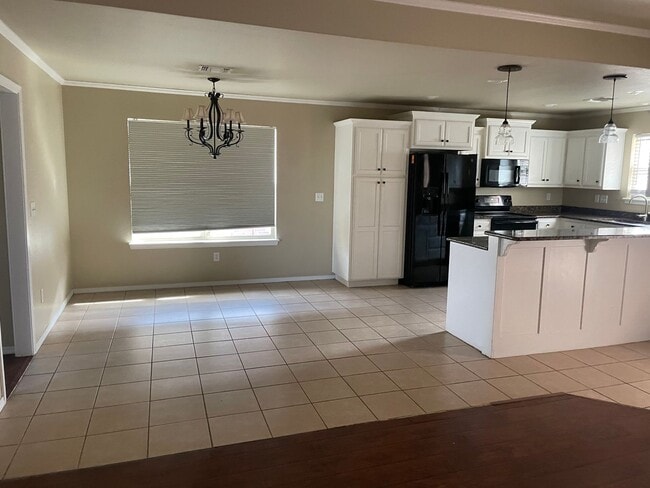 Building Photo - Stunning home in Tradewinds