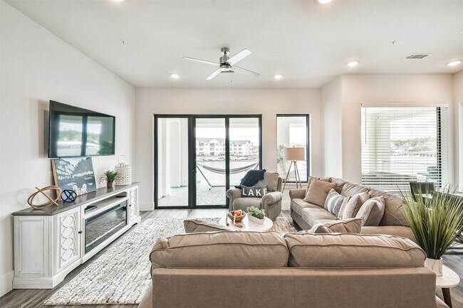 Building Photo - 15260 TX-105