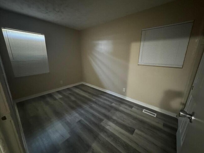 Building Photo - 9507 E 39th Pl