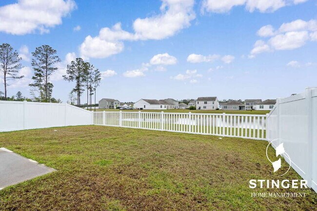 Building Photo - 548 Hideaway St